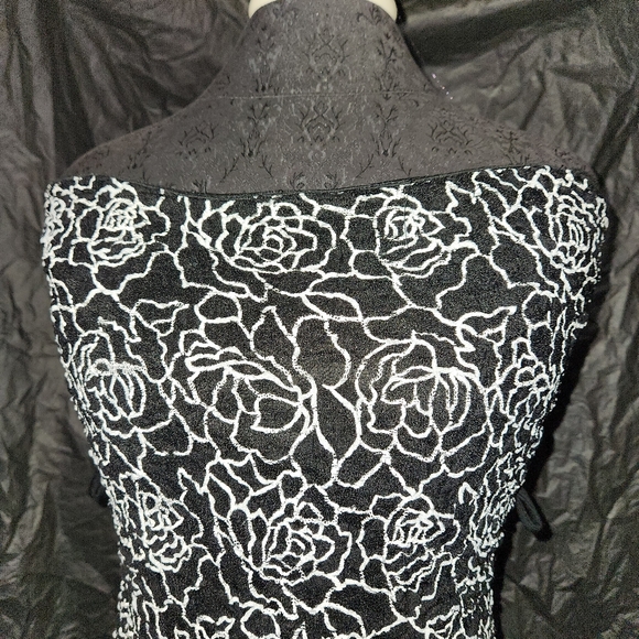 Body C Black & White Rose Tube Top - Picture 2 of 4